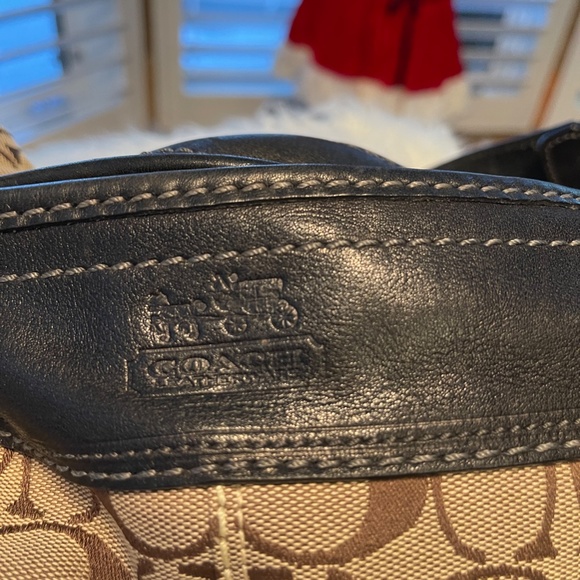 Coach - Picture 2 of 10